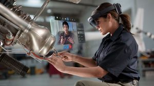 Microsoft deli svojo vizijo za HoloLens 2 in mešano resničnost po zaustavitvi AltspaceVR