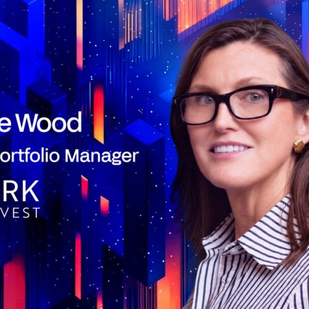Wood z ARK předpovídá deflační technologický boom, inverzi výnosové křivky bez recese a větší roli Bitcoinu