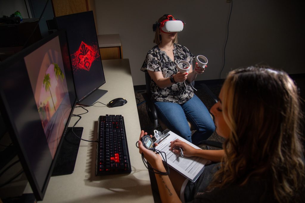 Quest'estate, i ricercatori di realtà virtuale dell'Università dell'Iowa hanno cercato i primi passi per curare la malattia informatica