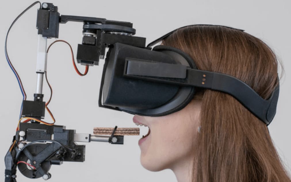 Mouth Haptics în VR utilizând un set de fază cu ultrasunete pentru căști