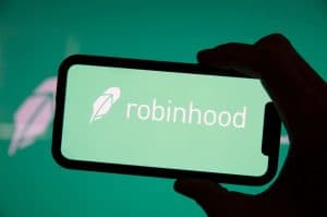 Robinhood Ramps Up SHIB Holdings to 35T; AI Coin Tempts BTC Whales