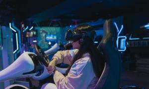 خودروسازانی مانند آئودی و فولکس واگن در تلاش هستند تا تجربیات VR را به خودروی شما بیاورند