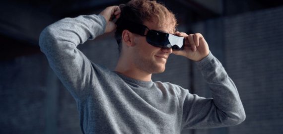 VR Platform Bigscreen Introduces the World’s Smallest Headset