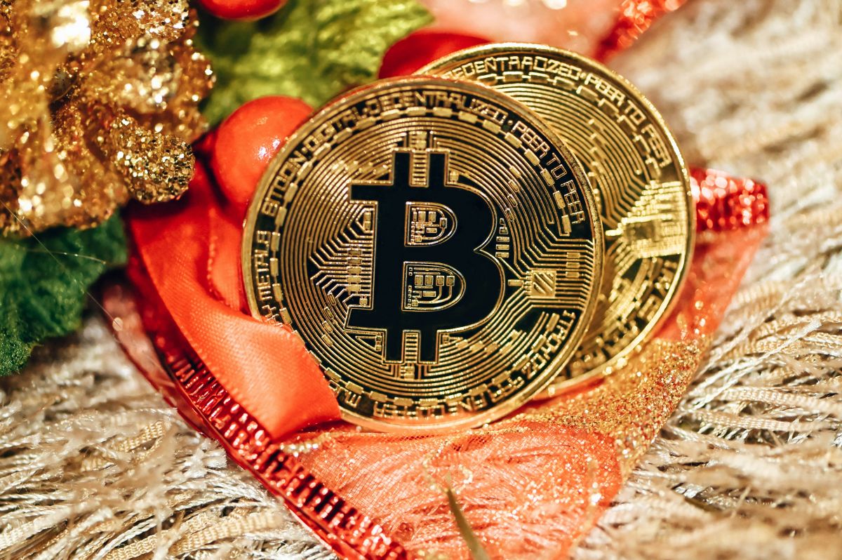 Scăderea bitcoin continuă în timpul tranzacționării de sărbători)
